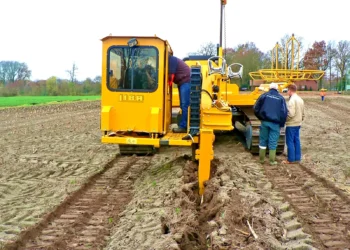 Glasfaserausbau leicht gemacht: Grabenfräsen für Asphalt und robuste Böden!