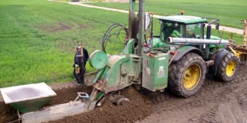 Grabenfräse GM 250 im Ausseneinsat am Trecker