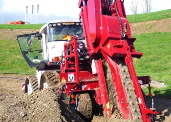 Strom und Gas: Die GM 300 HF Tiefenfräse macht Leitungsverlegung mühelos!