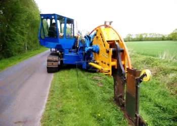 Entdecke die Innovation im Rohrleitungsbau – GM 130 Pflug macht es möglich!