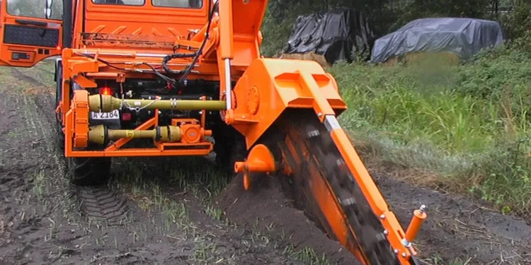 Effizientes Arbeiten mit GM 160 AF: Anbau-Grabenfräse für Unimog und Traktoren!